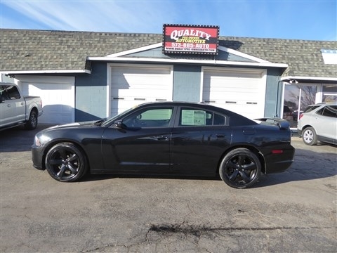 2013 Dodge Charger 4dr Sdn SXT RWD