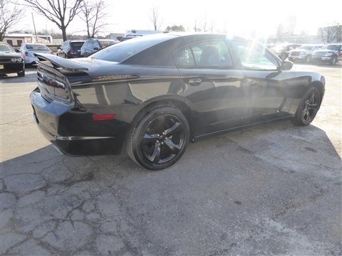 Dodge Charger 4dr Sdn SXT RWD 2013