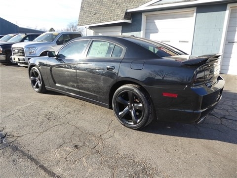 Dodge Charger 4dr Sdn SXT RWD 2013