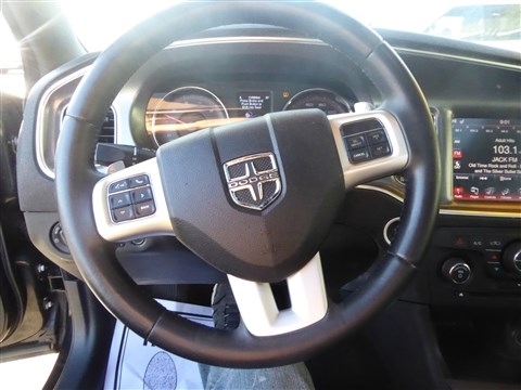 Dodge Charger 4dr Sdn SXT RWD 2013