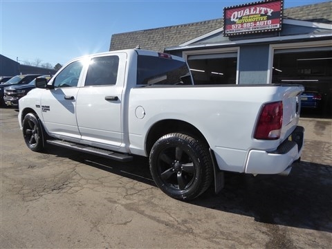 RAM 1500 Classic Express 4x4 Crew Cab 5'7" Box 2019
