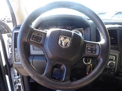 RAM 1500 Classic Express 4x4 Crew Cab 5'7" Box 2019