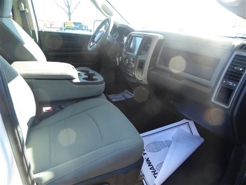 RAM 1500 Classic Express 4x4 Crew Cab 5'7" Box 2019