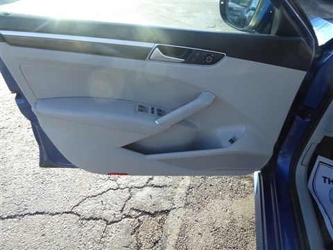 Volkswagen Passat 4dr Sdn 1.8T Auto SE 2016