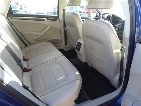 Volkswagen Passat 4dr Sdn 1.8T Auto SE 2016