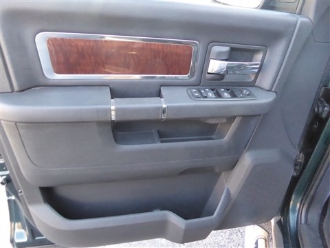 Dodge 1500 4WD Crew Cab 140.5" Laramie 2011