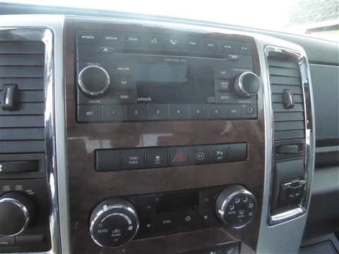 Dodge 1500 4WD Crew Cab 140.5" Laramie 2011