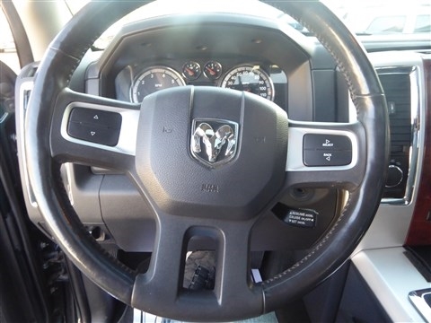 Dodge 1500 4WD Crew Cab 140.5" Laramie 2011