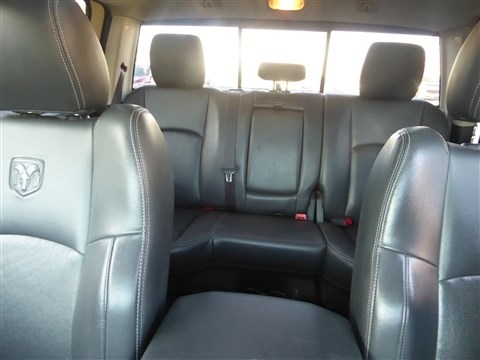 Dodge 1500 4WD Crew Cab 140.5" Laramie 2011