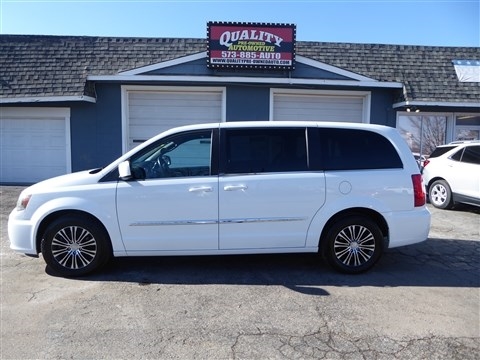 2014 Chrysler Town & Country S