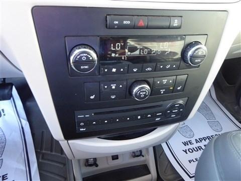 Volkswagen Routan 4dr Wgn SEL Premium 2014