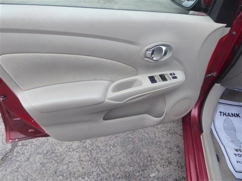 Nissan Versa 4dr Sdn CVT 1.6 S Plus 2016