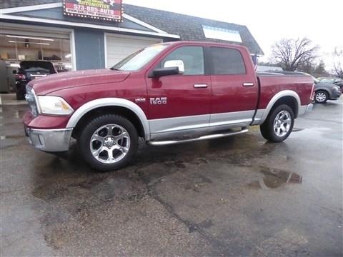 RAM 1500 4WD Crew Cab 140.5" Laramie 2014