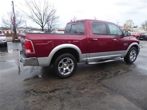 RAM 1500 4WD Crew Cab 140.5" Laramie 2014