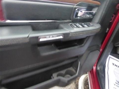 RAM 1500 4WD Crew Cab 140.5" Laramie 2014