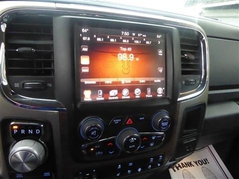 RAM 1500 4WD Crew Cab 140.5" Laramie 2014