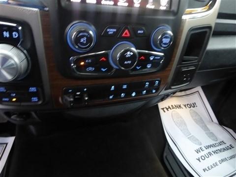 RAM 1500 4WD Crew Cab 140.5" Laramie 2014