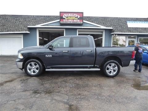 2015 RAM 1500 4WD Crew Cab 140.5" Big Horn