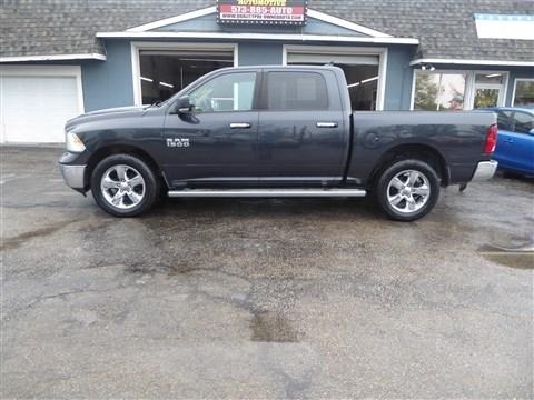 RAM 1500 4WD Crew Cab 140.5" Big Horn 2015
