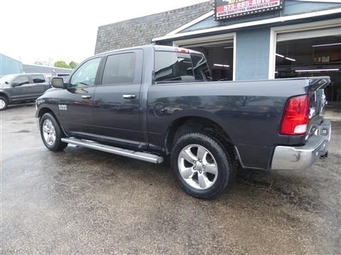 RAM 1500 4WD Crew Cab 140.5" Big Horn 2015