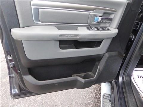 RAM 1500 4WD Crew Cab 140.5" Big Horn 2015