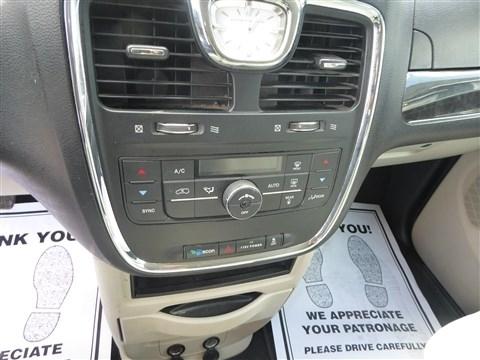 Chrysler Town & Country 4dr Wgn Touring 2013