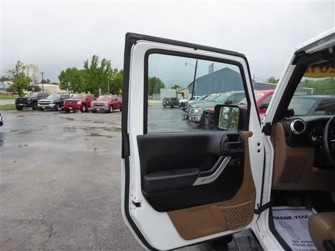 Jeep Wrangler Unlimited 4WD 4dr Sahara 2012