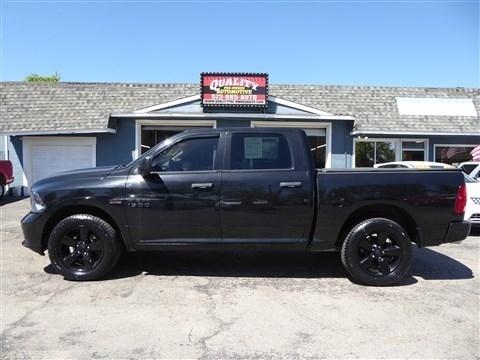 2017 RAM 1500 Express 4x4 Crew Cab 5'7" Box