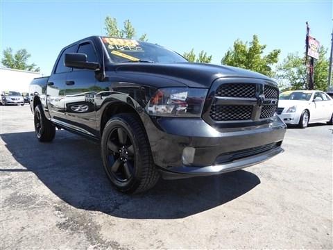 RAM 1500 Express 4x4 Crew Cab 5'7" Box 2017