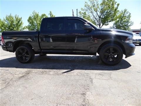 RAM 1500 Express 4x4 Crew Cab 5'7" Box 2017