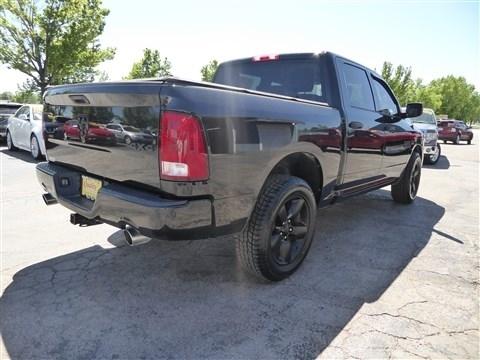 RAM 1500 Express 4x4 Crew Cab 5'7" Box 2017