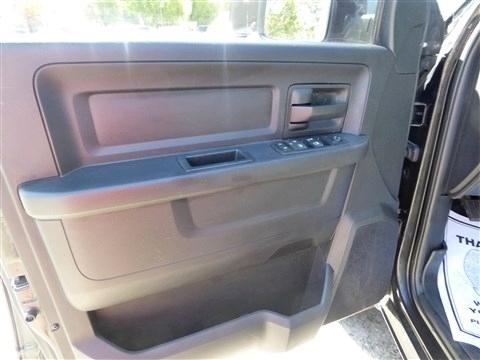 RAM 1500 Express 4x4 Crew Cab 5'7" Box 2017