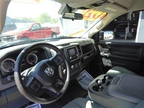 RAM 1500 Express 4x4 Crew Cab 5'7" Box 2017