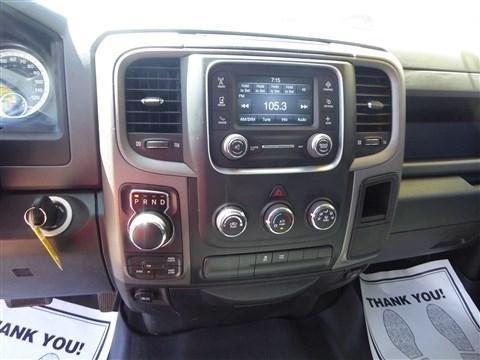 RAM 1500 Express 4x4 Crew Cab 5'7" Box 2017