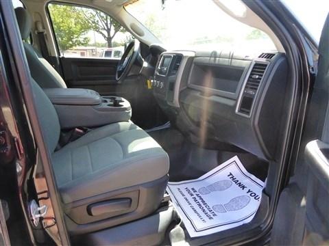 RAM 1500 Express 4x4 Crew Cab 5'7" Box 2017