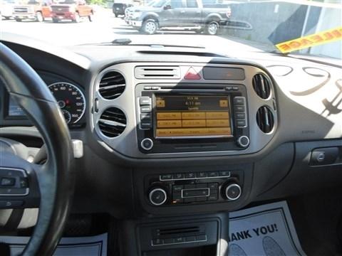 Volkswagen Tiguan 4WD 4dr S 4Motion 2011