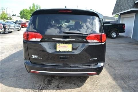 Chrysler Pacifica Limited FWD 2017