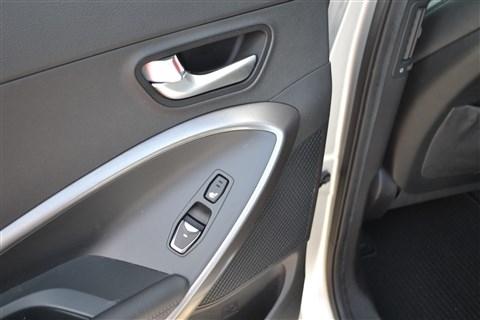 Hyundai Santa Fe FWD 4dr 2.0T Sport 2013