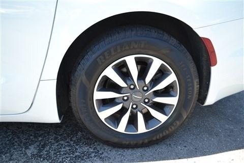 Chrysler Pacifica Touring L FWD 2021
