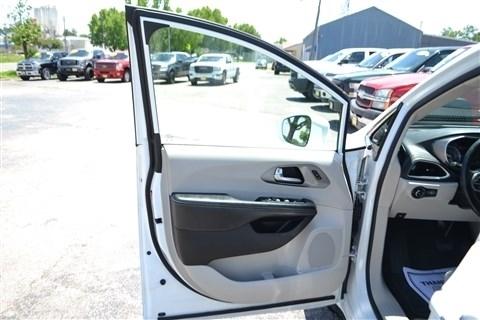 Chrysler Pacifica Touring L FWD 2021