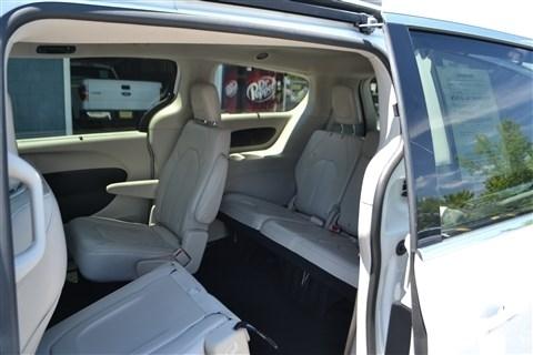 Chrysler Pacifica Touring L FWD 2021