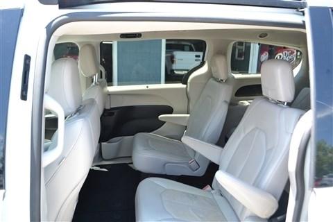 Chrysler Pacifica Touring L FWD 2021