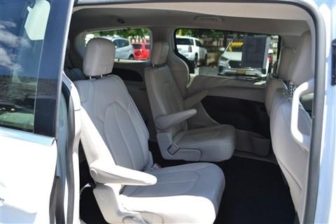 Chrysler Pacifica Touring L FWD 2021