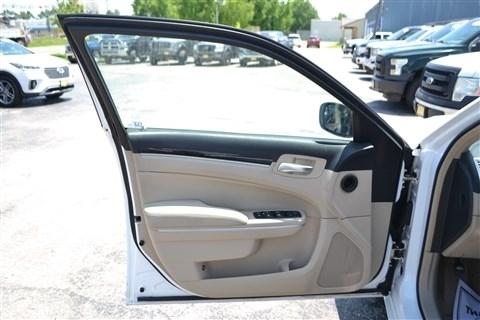 Chrysler 300 4dr Sdn AWD 2013