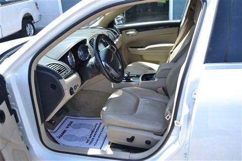 Chrysler 300 4dr Sdn AWD 2013