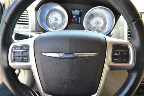 Chrysler 300 4dr Sdn AWD 2013