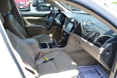 Chrysler 300 4dr Sdn AWD 2013