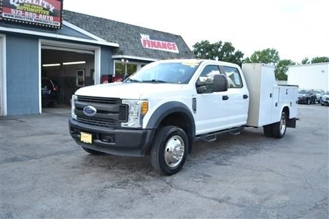 Ford Super Duty F-550 DRW XLT 2WD Crew Cab 179" WB 60" CA 2017