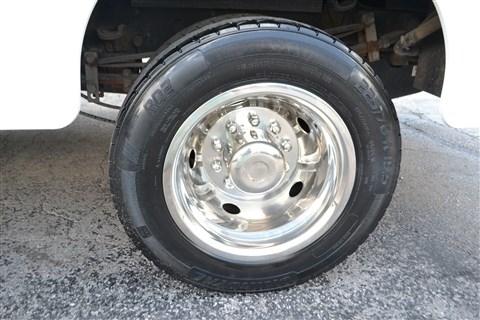 Ford Super Duty F-550 DRW XLT 2WD Crew Cab 179" WB 60" CA 2017