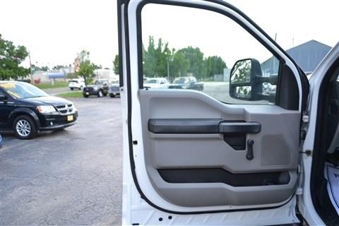 Ford Super Duty F-550 DRW XLT 2WD Crew Cab 179" WB 60" CA 2017